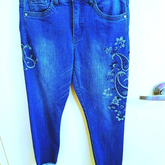 Women's Democracy Flower Embroidered AB Solution Ankle Jeans Size 8 P - Picture 11 of 12